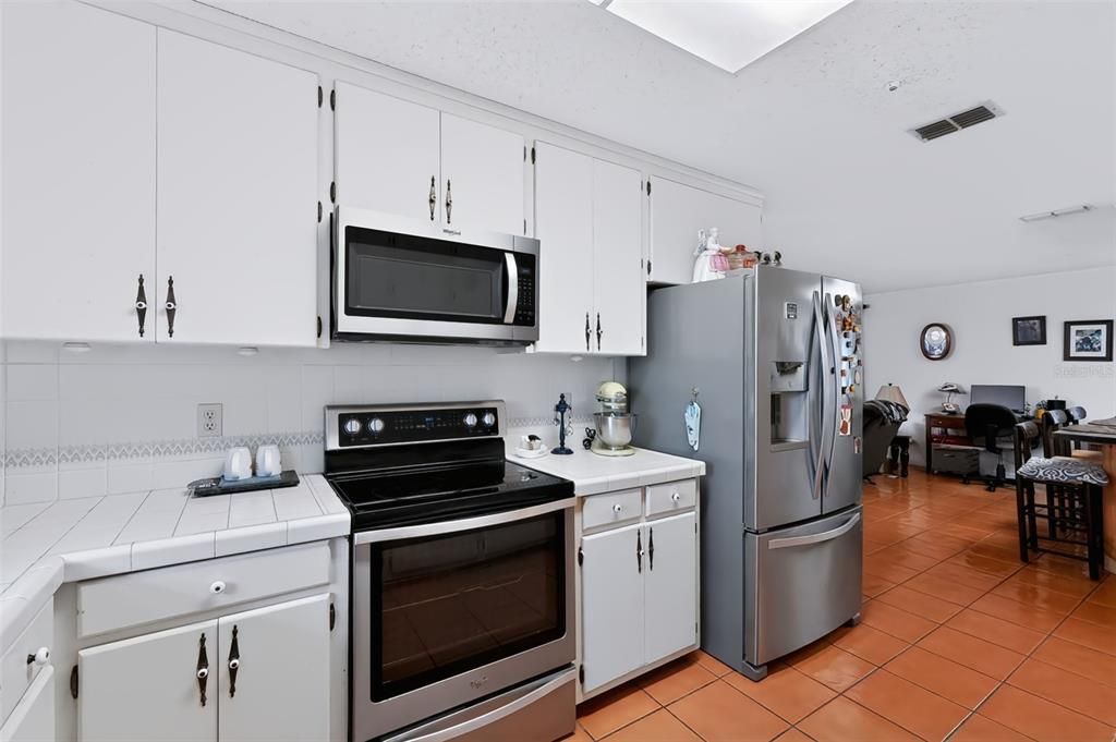 En Venta: $335,000 (3 camas, 2 baños, 1994 Pies cuadrados)