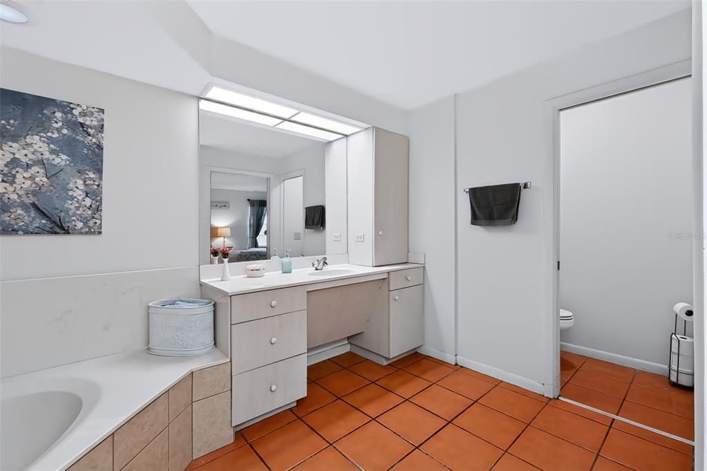 En Venta: $335,000 (3 camas, 2 baños, 1994 Pies cuadrados)
