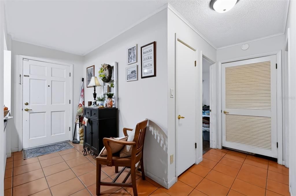 En Venta: $335,000 (3 camas, 2 baños, 1994 Pies cuadrados)