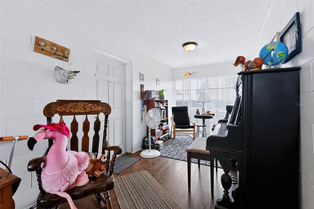 En Venta: $335,000 (3 camas, 2 baños, 1994 Pies cuadrados)