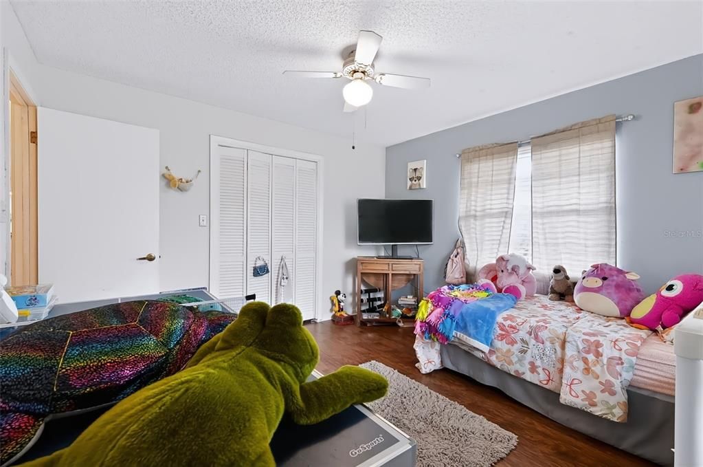 En Venta: $335,000 (3 camas, 2 baños, 1994 Pies cuadrados)