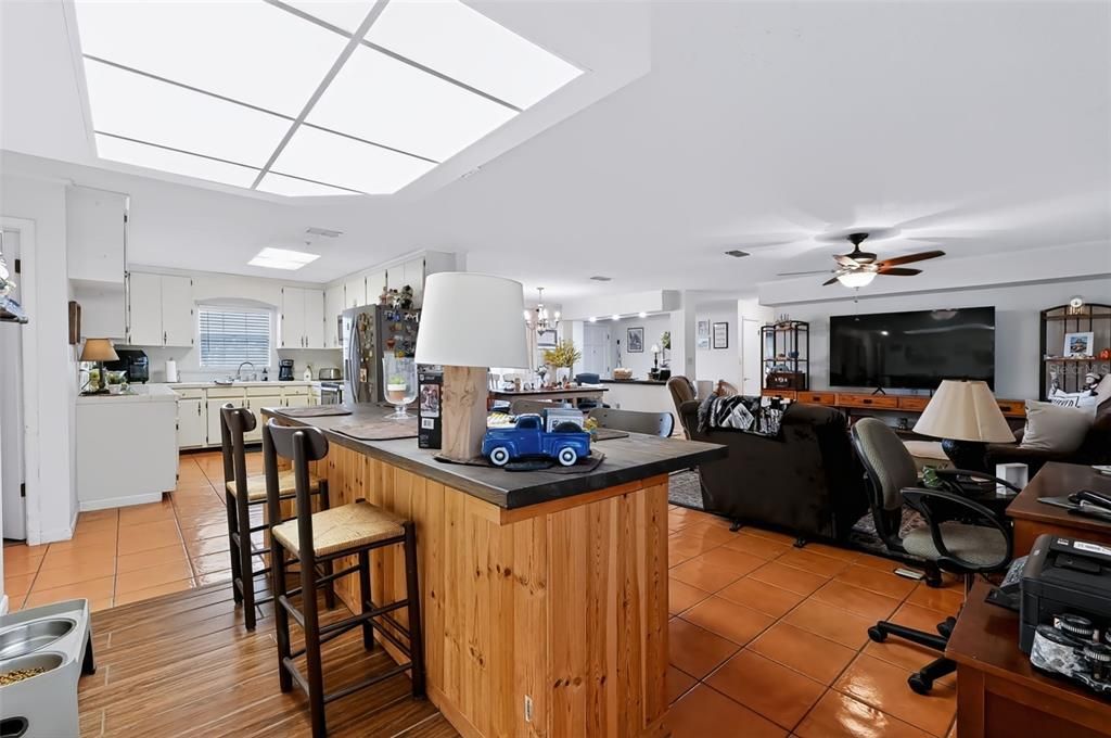 En Venta: $335,000 (3 camas, 2 baños, 1994 Pies cuadrados)