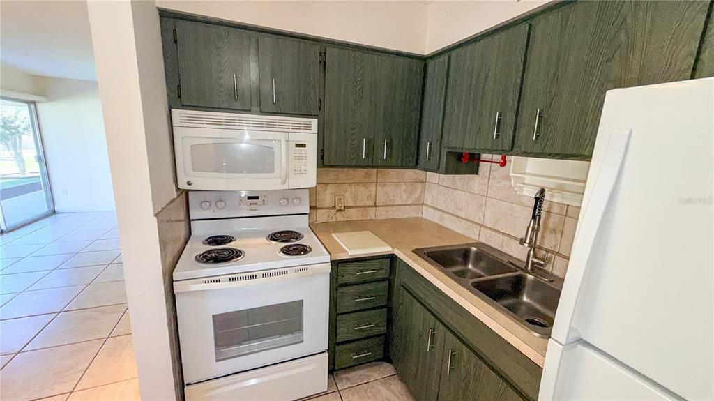 For Sale: $174,900 (2 beds, 0 baths, 762 Square Feet)