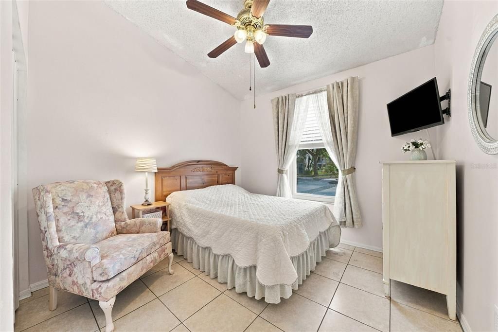 For Sale: $225,000 (3 beds, 3 baths, 1412 Square Feet)
