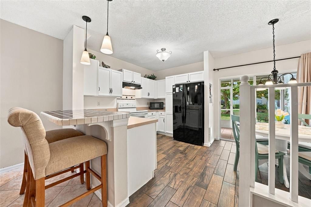For Sale: $225,000 (3 beds, 3 baths, 1412 Square Feet)