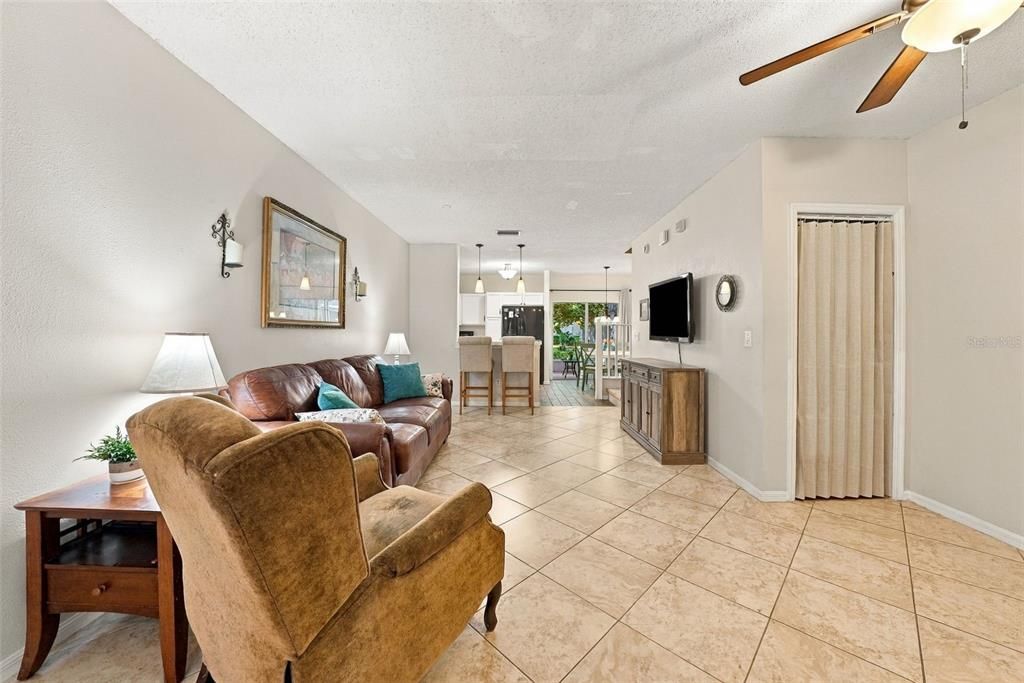 For Sale: $225,000 (3 beds, 3 baths, 1412 Square Feet)