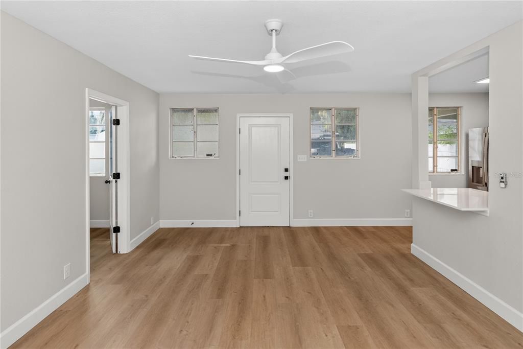For Rent: $2,300 (2 beds, 1 baths, 787 Square Feet)