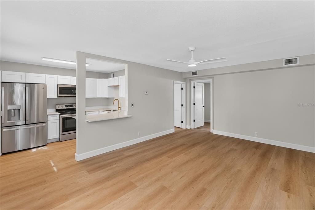 For Rent: $2,300 (2 beds, 1 baths, 787 Square Feet)