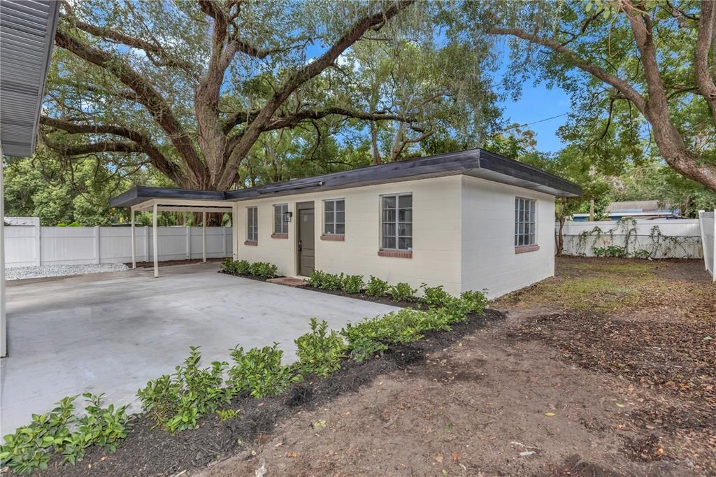For Rent: $2,300 (2 beds, 1 baths, 787 Square Feet)