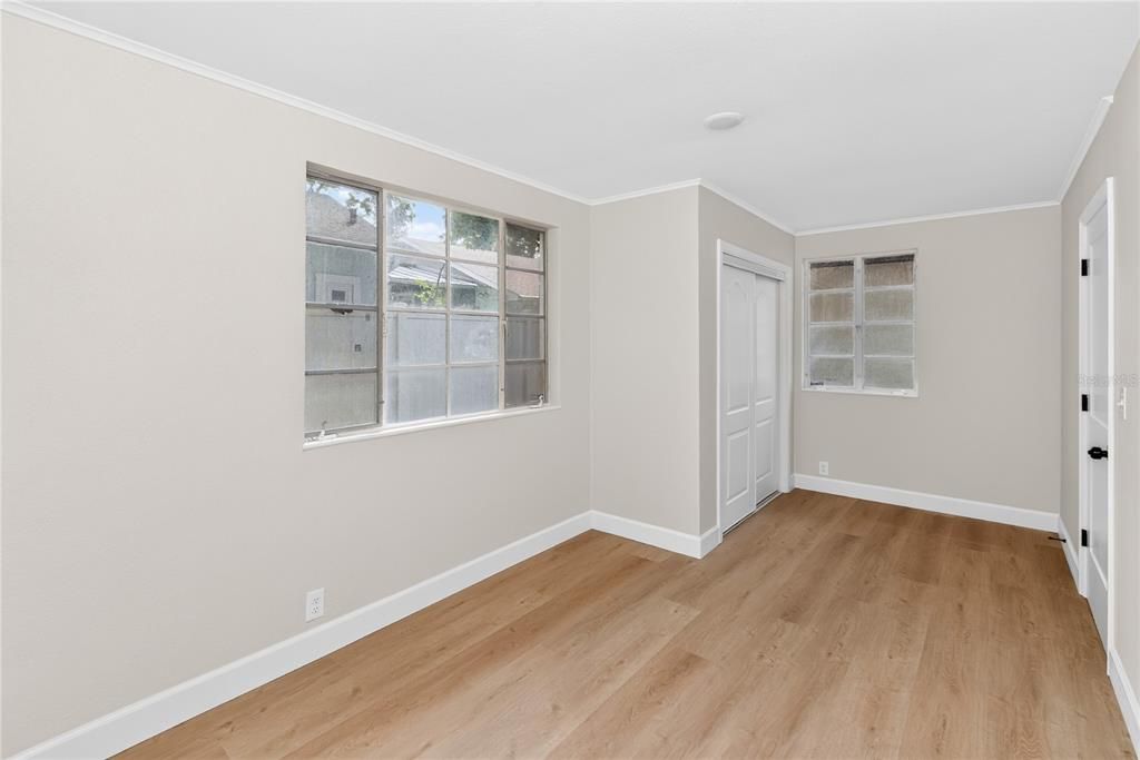 For Rent: $2,300 (2 beds, 1 baths, 787 Square Feet)