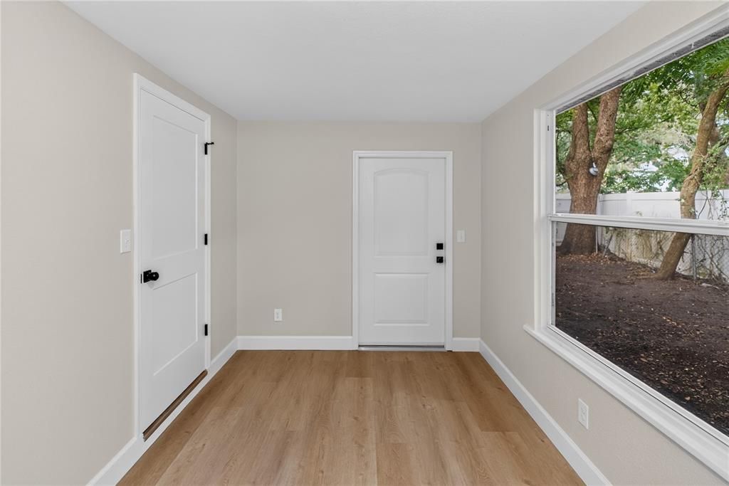 For Rent: $2,300 (2 beds, 1 baths, 787 Square Feet)