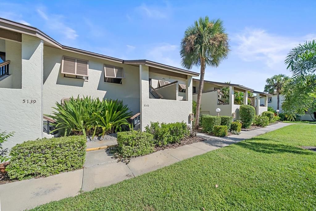 For Rent: $2,300 (2 beds, 2 baths, 1145 Square Feet)