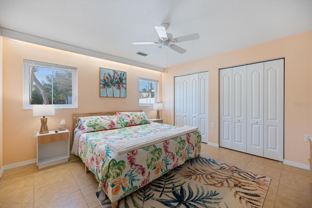 For Sale: $540,000 (2 beds, 2 baths, 1300 Square Feet)