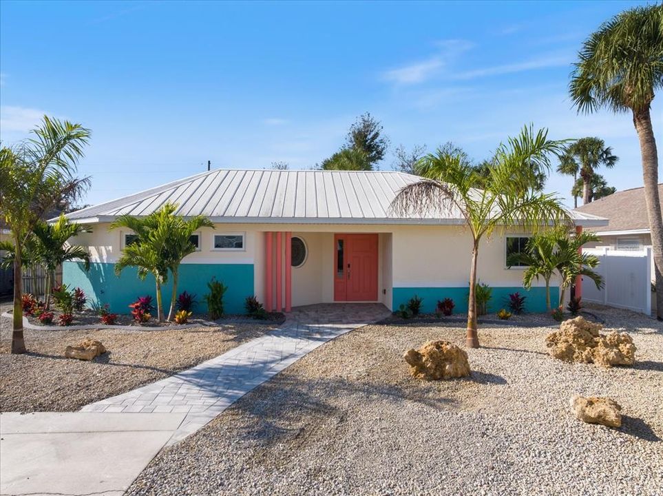 For Sale: $540,000 (2 beds, 2 baths, 1300 Square Feet)