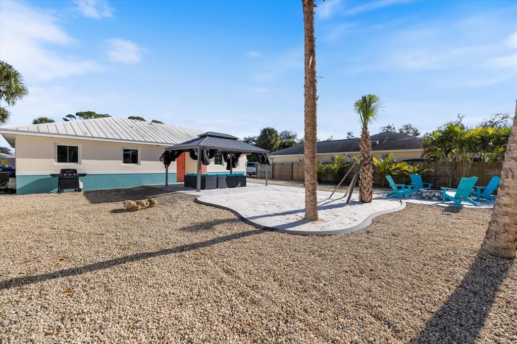 For Sale: $540,000 (2 beds, 2 baths, 1300 Square Feet)