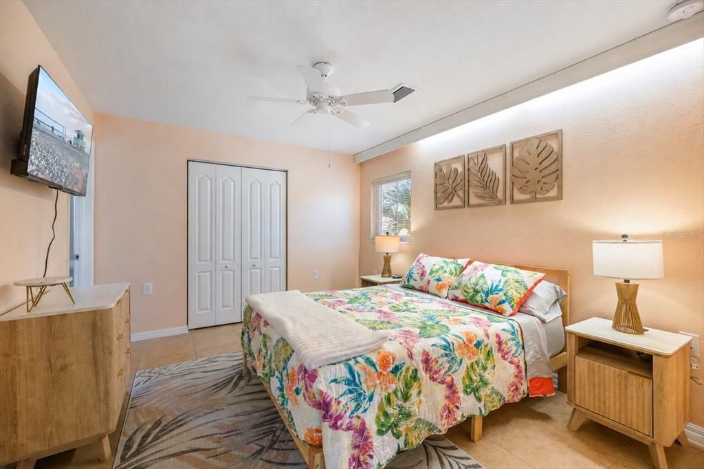 For Sale: $540,000 (2 beds, 2 baths, 1300 Square Feet)