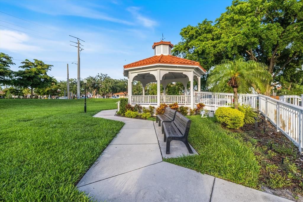 For Sale: $540,000 (2 beds, 2 baths, 1300 Square Feet)
