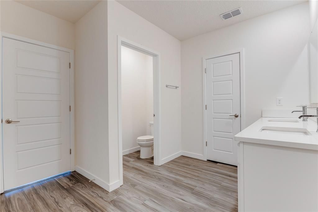For Rent: $2,500 (4 beds, 2 baths, 2260 Square Feet)