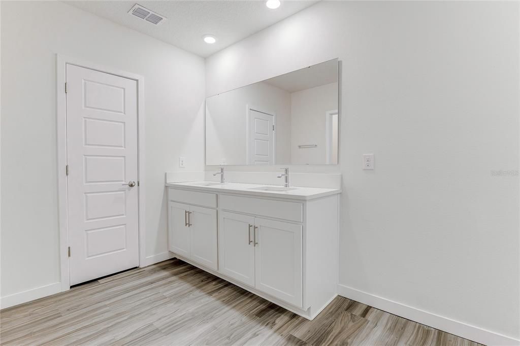For Rent: $2,500 (4 beds, 2 baths, 2260 Square Feet)