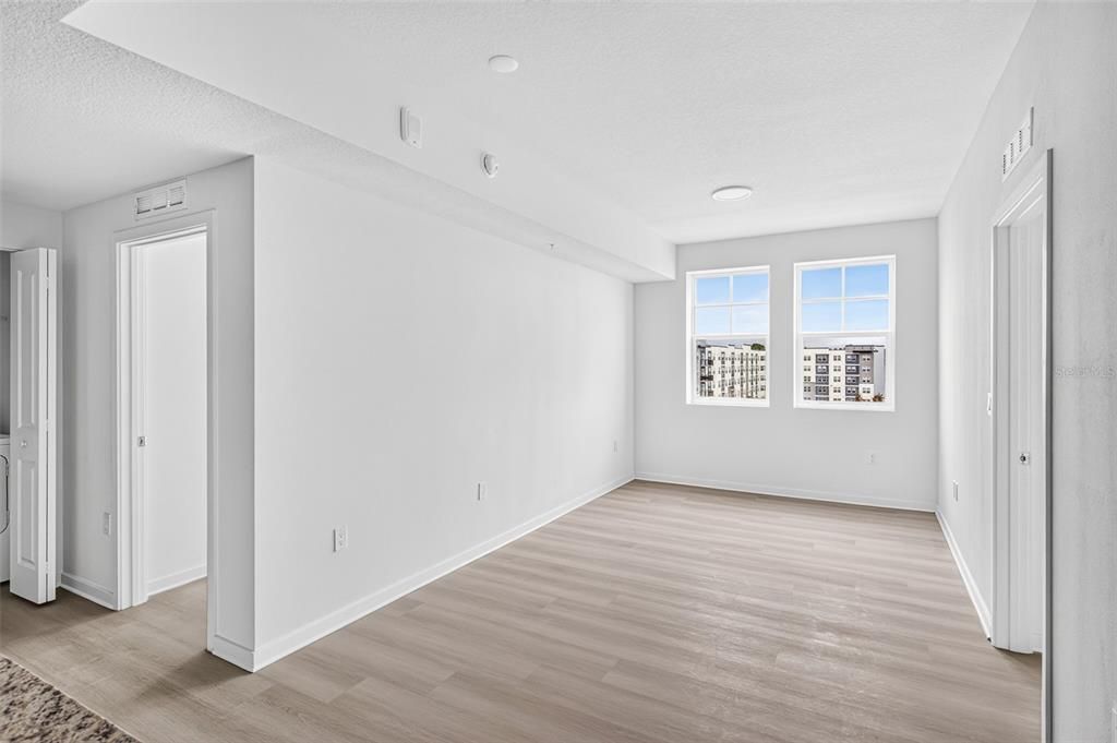 For Sale: $305,000 (2 beds, 2 baths, 1023 Square Feet)