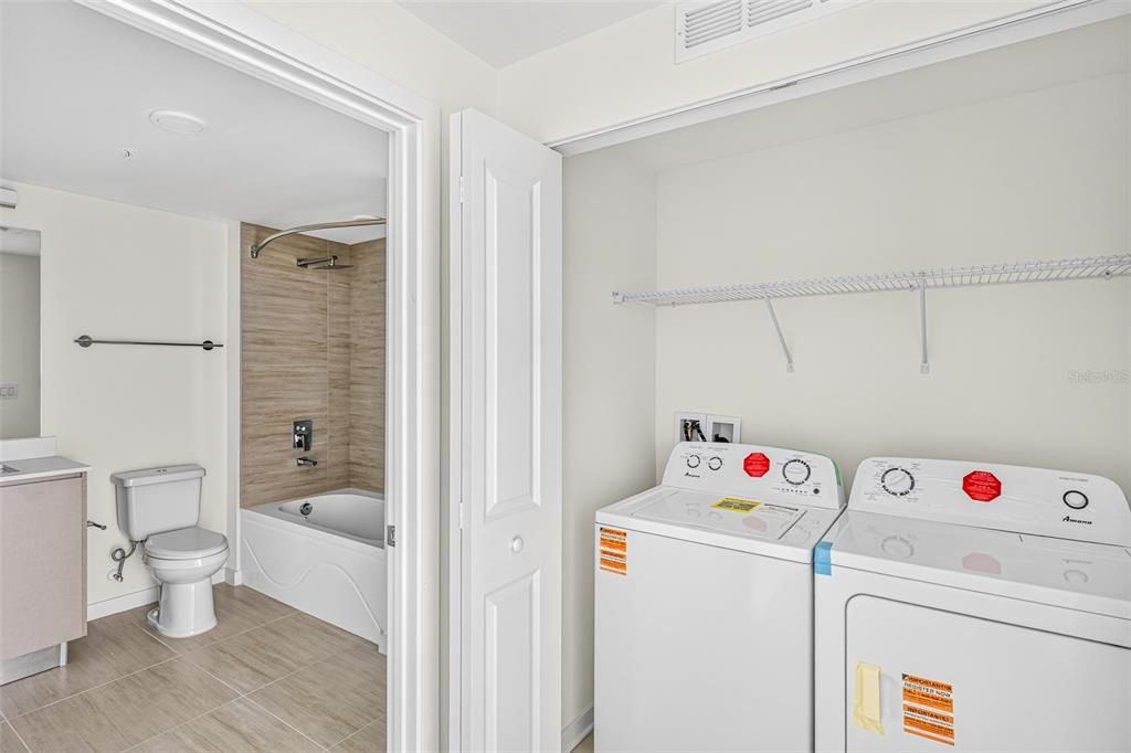 For Sale: $305,000 (2 beds, 2 baths, 1023 Square Feet)