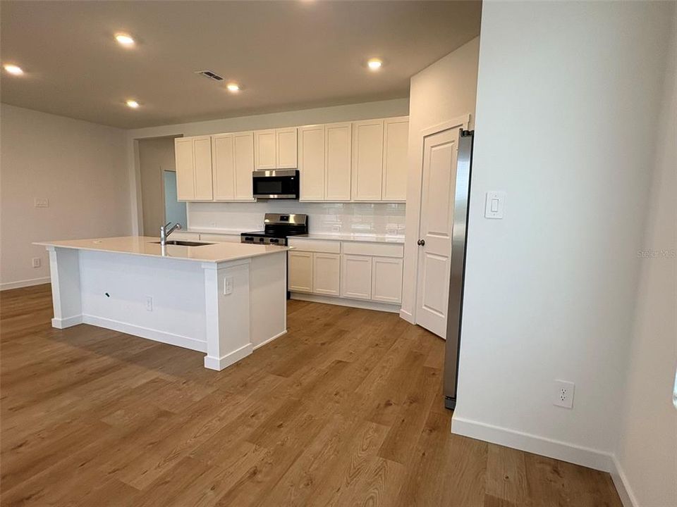 В аренду: $3,400 (4 спален, 3 ванн, 2175 Квадратных фут)