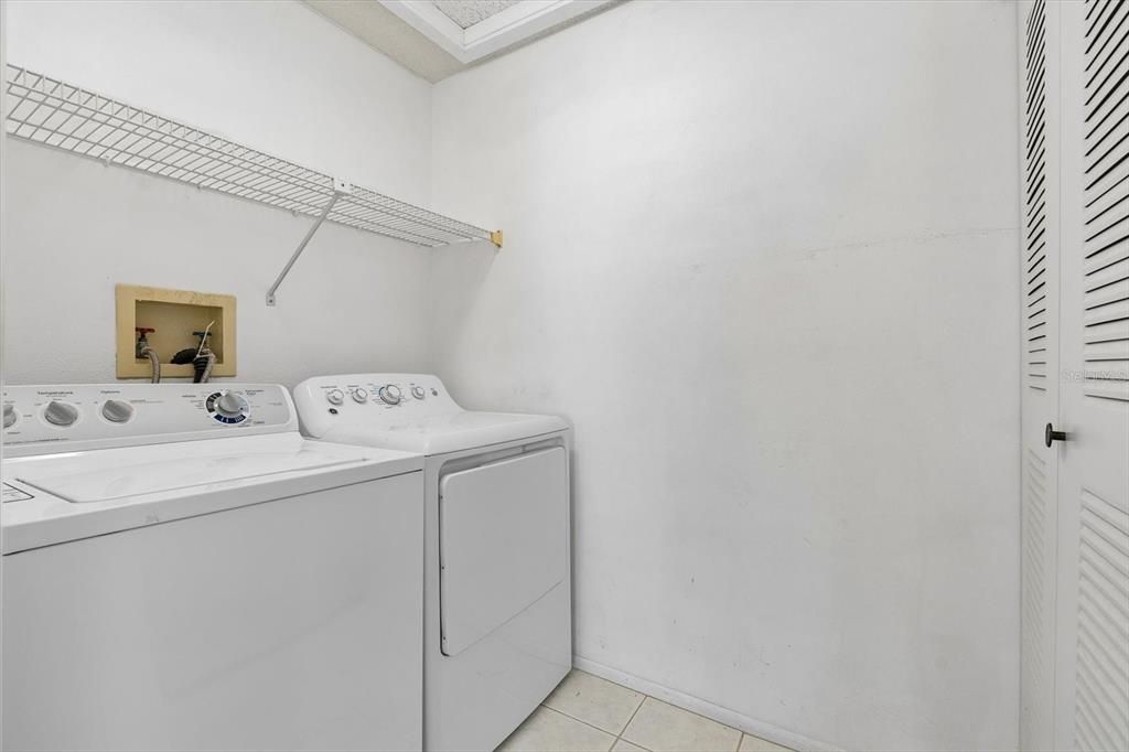 На продажу: $145,000 (2 спален, 2 ванн, 1075 Квадратных фут)