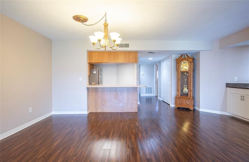 For Sale: $295,000 (2 beds, 2 baths, 1400 Square Feet)
