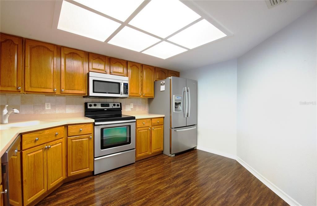 For Sale: $295,000 (2 beds, 2 baths, 1400 Square Feet)