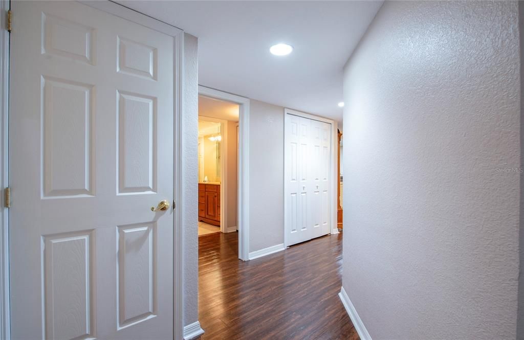 For Sale: $295,000 (2 beds, 2 baths, 1400 Square Feet)