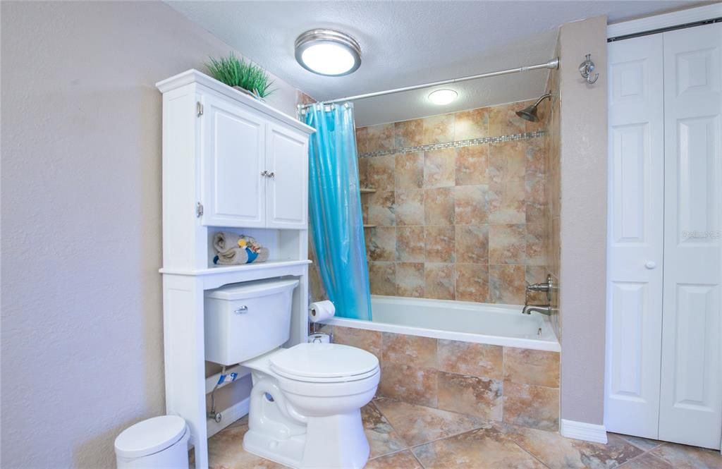 For Sale: $295,000 (2 beds, 2 baths, 1400 Square Feet)