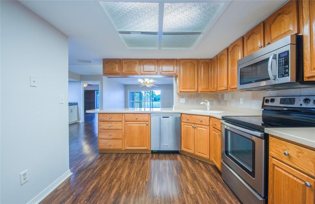 For Sale: $295,000 (2 beds, 2 baths, 1400 Square Feet)