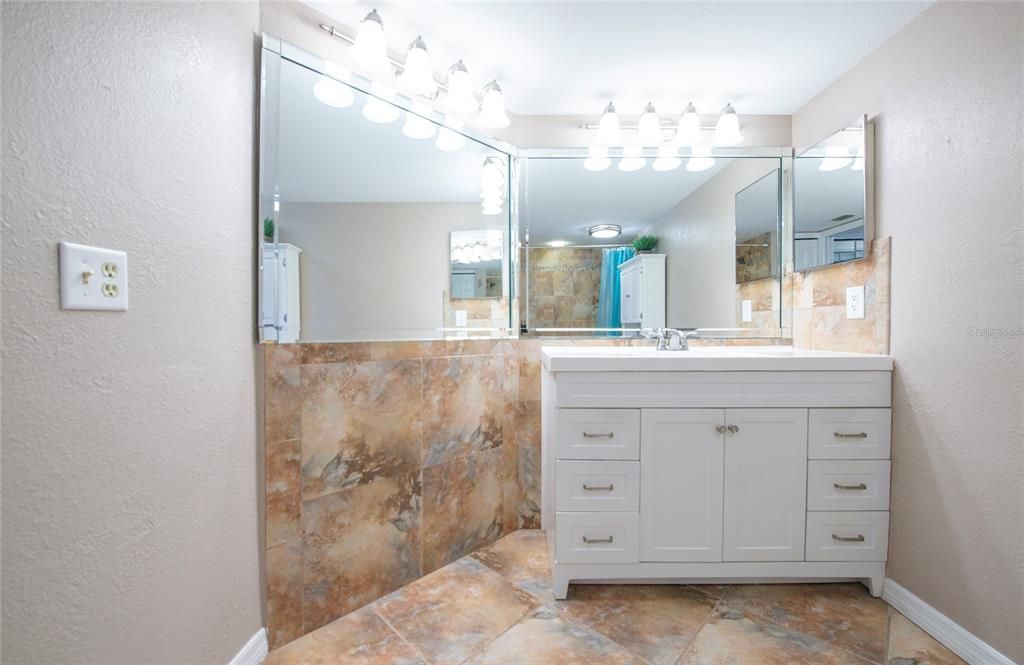 For Sale: $295,000 (2 beds, 2 baths, 1400 Square Feet)