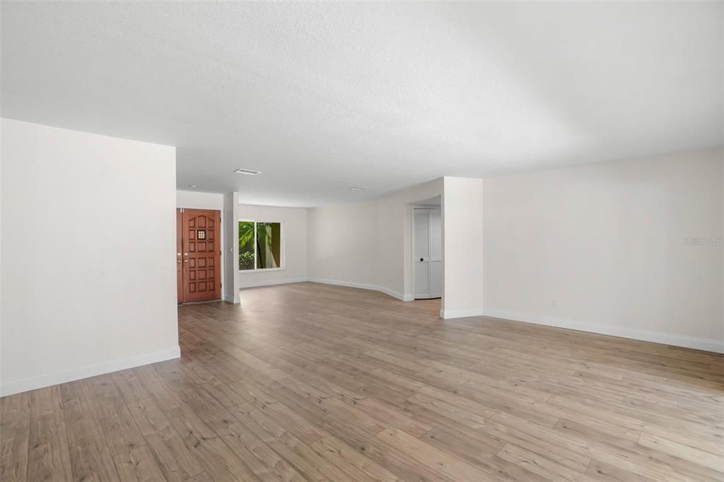 For Sale: $839,900 (3 beds, 3 baths, 2491 Square Feet)