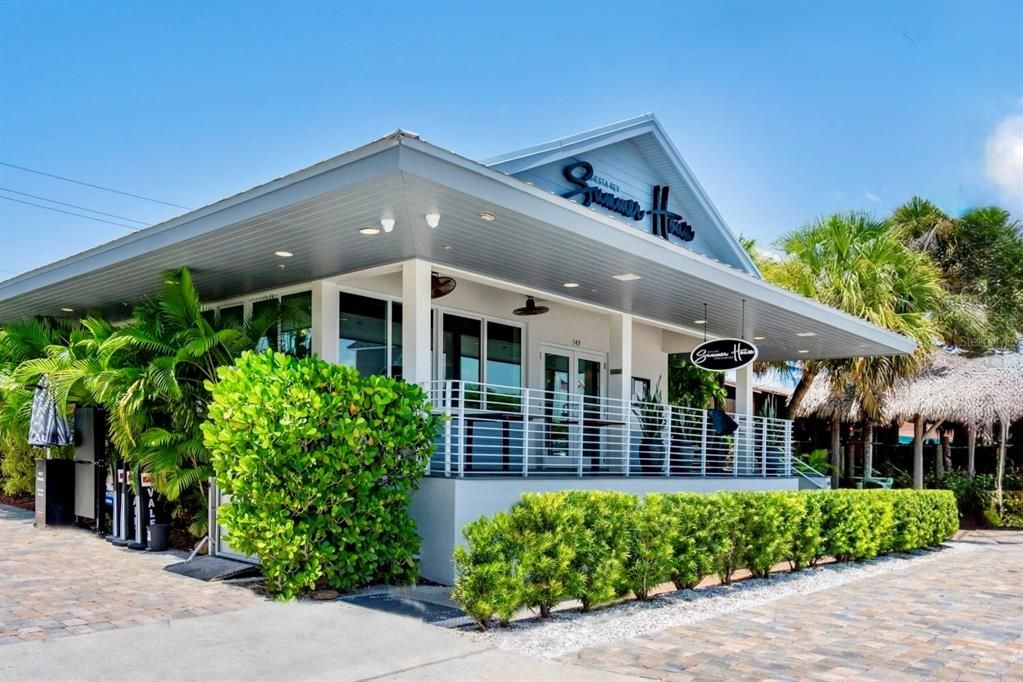 For Sale: $429,000 (2 beds, 1 baths, 1318 Square Feet)