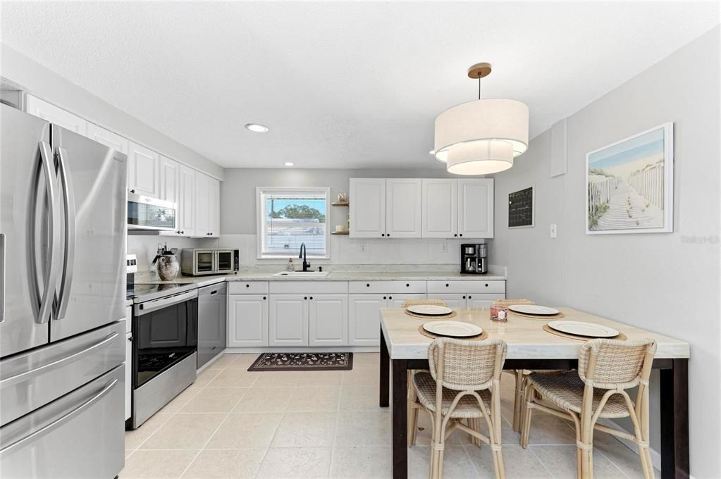 For Sale: $429,000 (2 beds, 1 baths, 1318 Square Feet)
