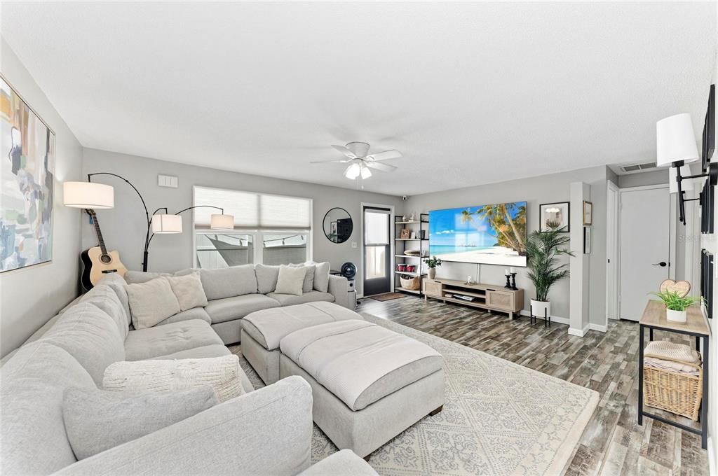 For Sale: $429,000 (2 beds, 1 baths, 1318 Square Feet)