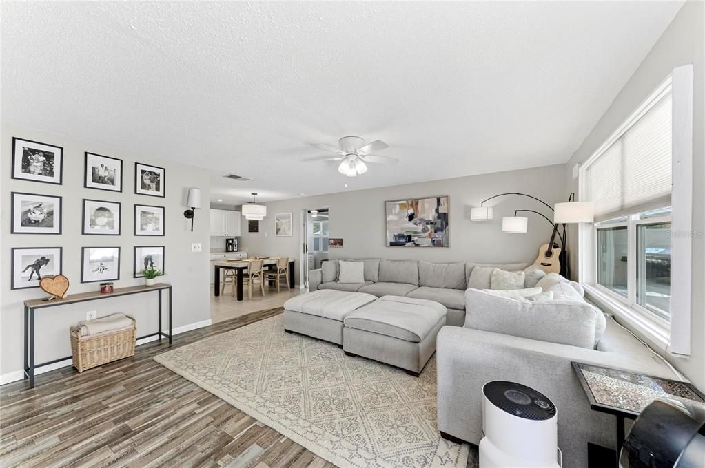 For Sale: $429,000 (2 beds, 1 baths, 1318 Square Feet)
