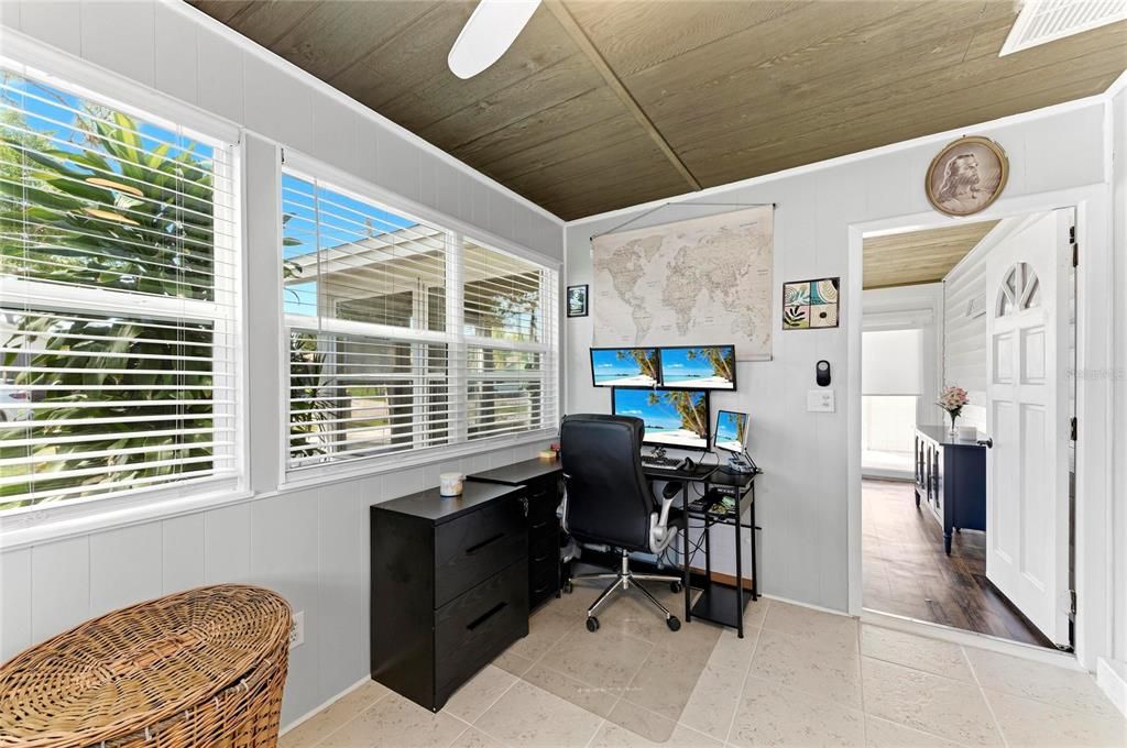 For Sale: $429,000 (2 beds, 1 baths, 1318 Square Feet)