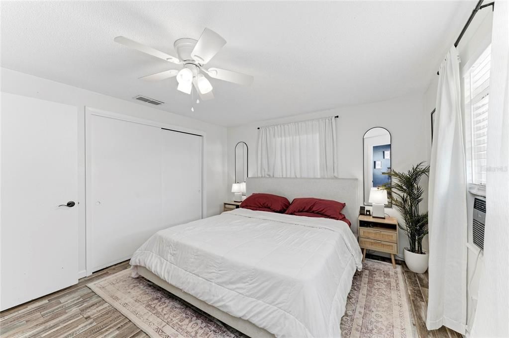 For Sale: $429,000 (2 beds, 1 baths, 1318 Square Feet)