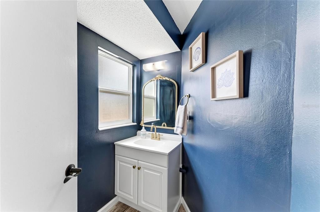 For Sale: $429,000 (2 beds, 1 baths, 1318 Square Feet)