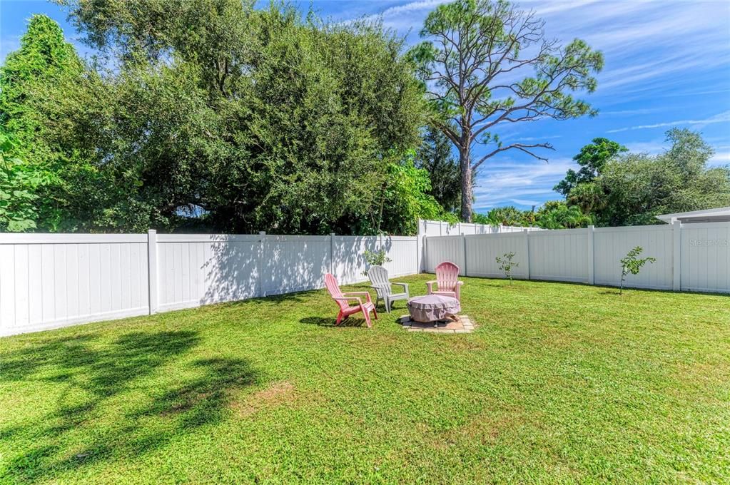 For Sale: $429,000 (2 beds, 1 baths, 1318 Square Feet)