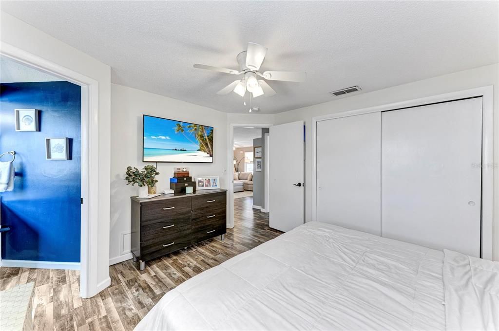 For Sale: $429,000 (2 beds, 1 baths, 1318 Square Feet)