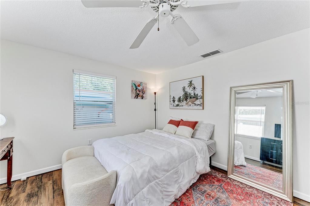 For Sale: $429,000 (2 beds, 1 baths, 1318 Square Feet)