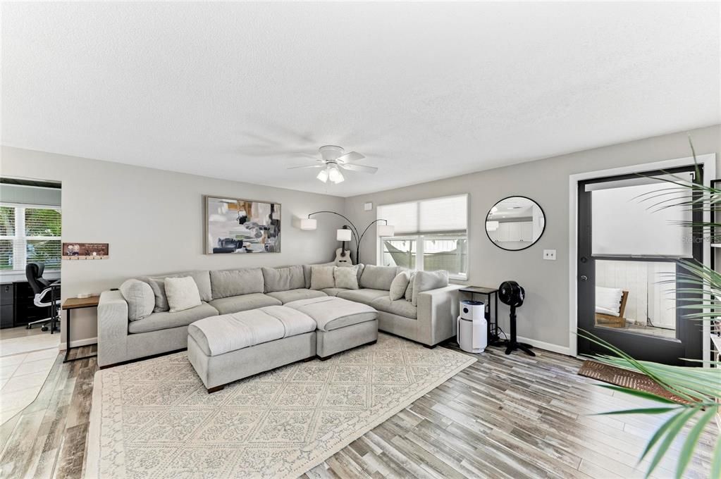 For Sale: $429,000 (2 beds, 1 baths, 1318 Square Feet)