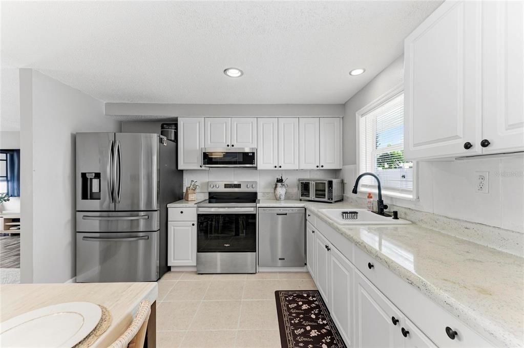 For Sale: $429,000 (2 beds, 1 baths, 1318 Square Feet)