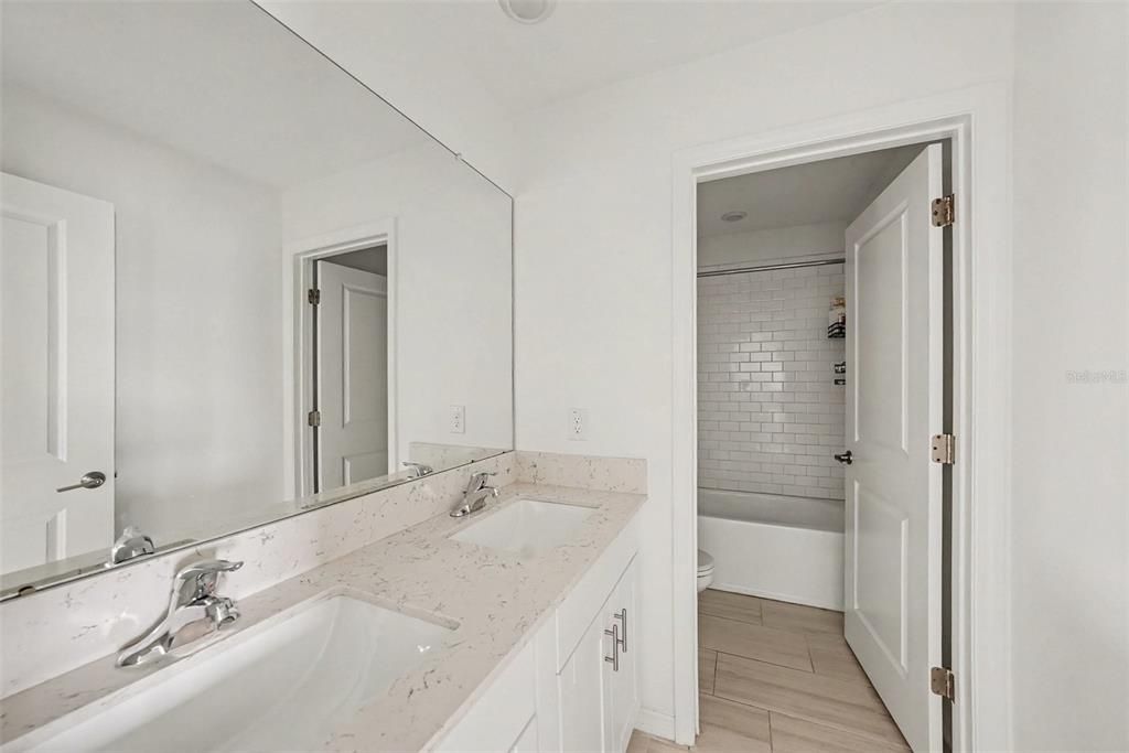 For Sale: $375,900 (5 beds, 2 baths, 2217 Square Feet)