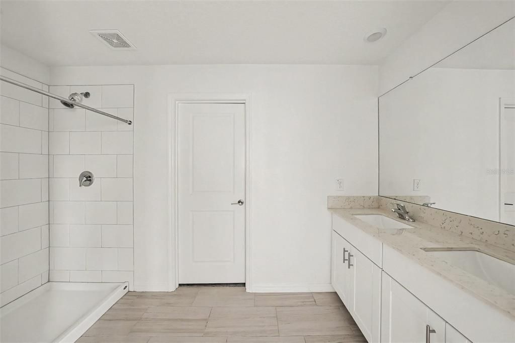 For Sale: $375,900 (5 beds, 2 baths, 2217 Square Feet)