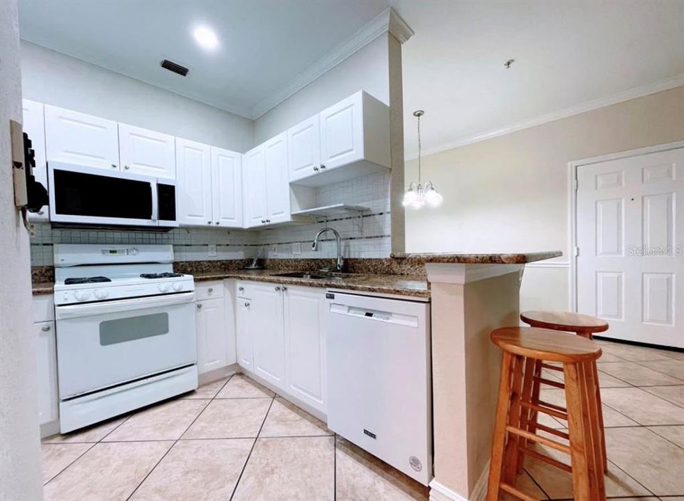 For Rent: $2,300 (2 beds, 2 baths, 1140 Square Feet)