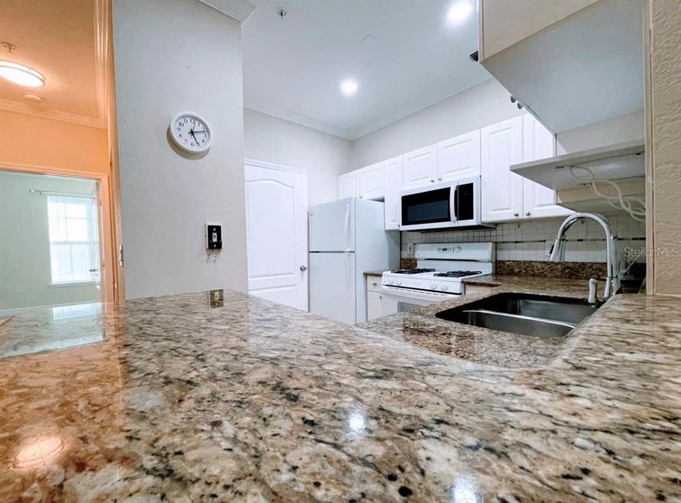 For Rent: $2,300 (2 beds, 2 baths, 1140 Square Feet)